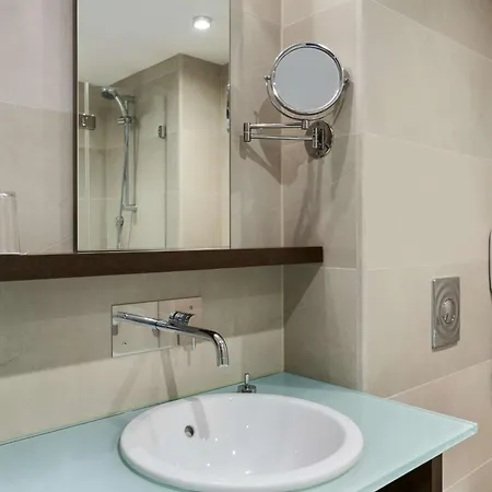 ان اتش أمستردام مطار سخيبول 4*